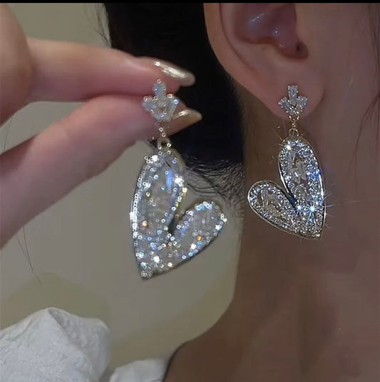 Shine white shone heart earrings
