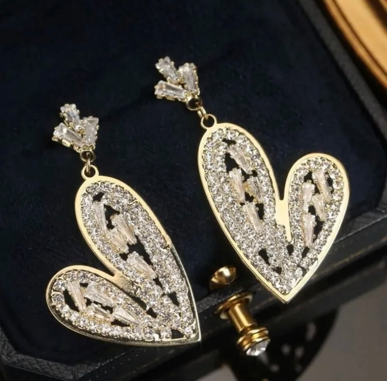 Shine white shone heart earrings