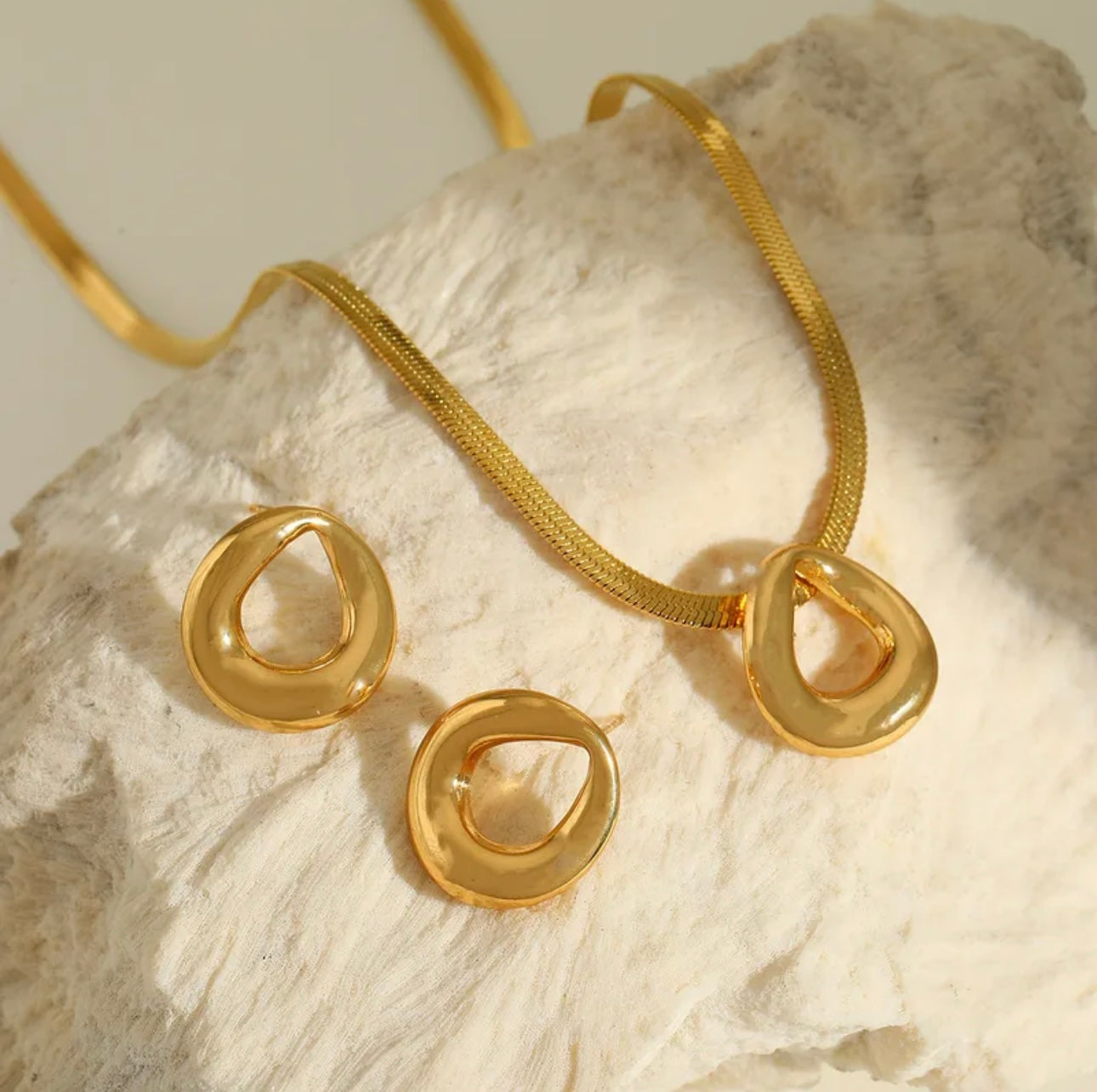 Elegant cute retro 304 stainless steel 18k gold plated chain plus earrings