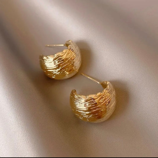 Simple goldn earrings