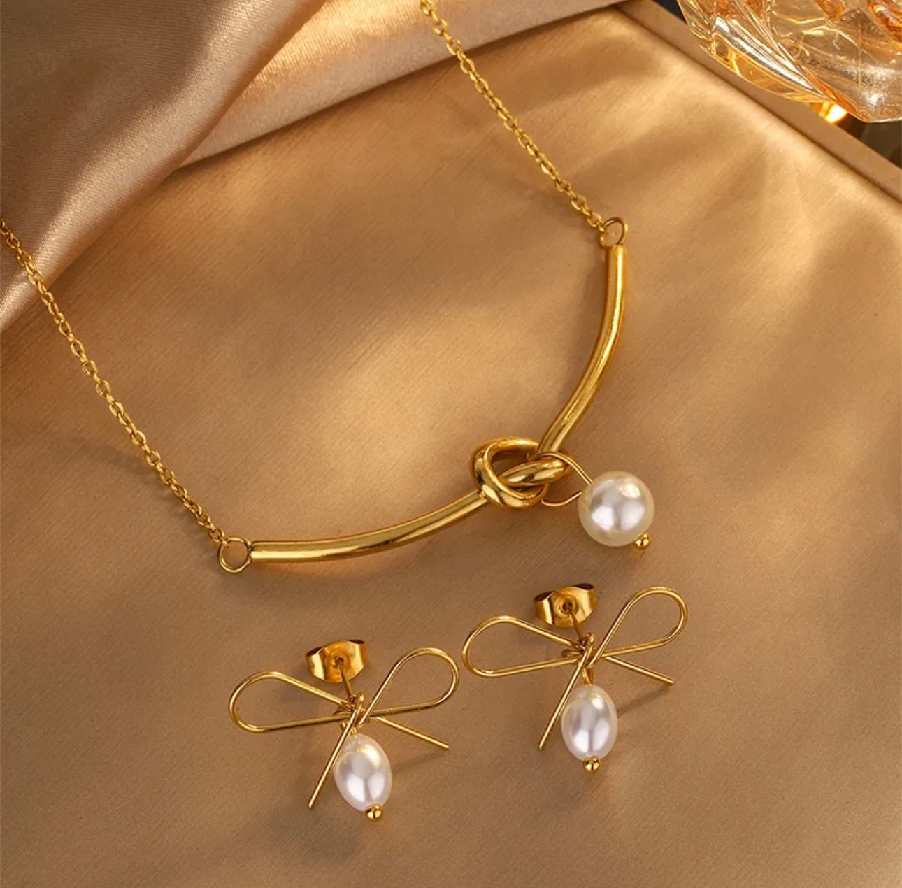 “Elegant Gold Knot Pearl Jewelry Set – Necklace & Bow Earrings 304 stainless steel 18k gold plated