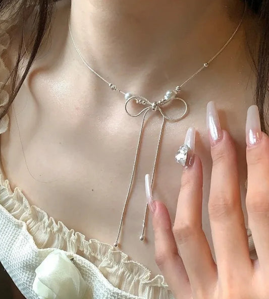 Pearl Bow Pendant Choker – A Touch of Grace”