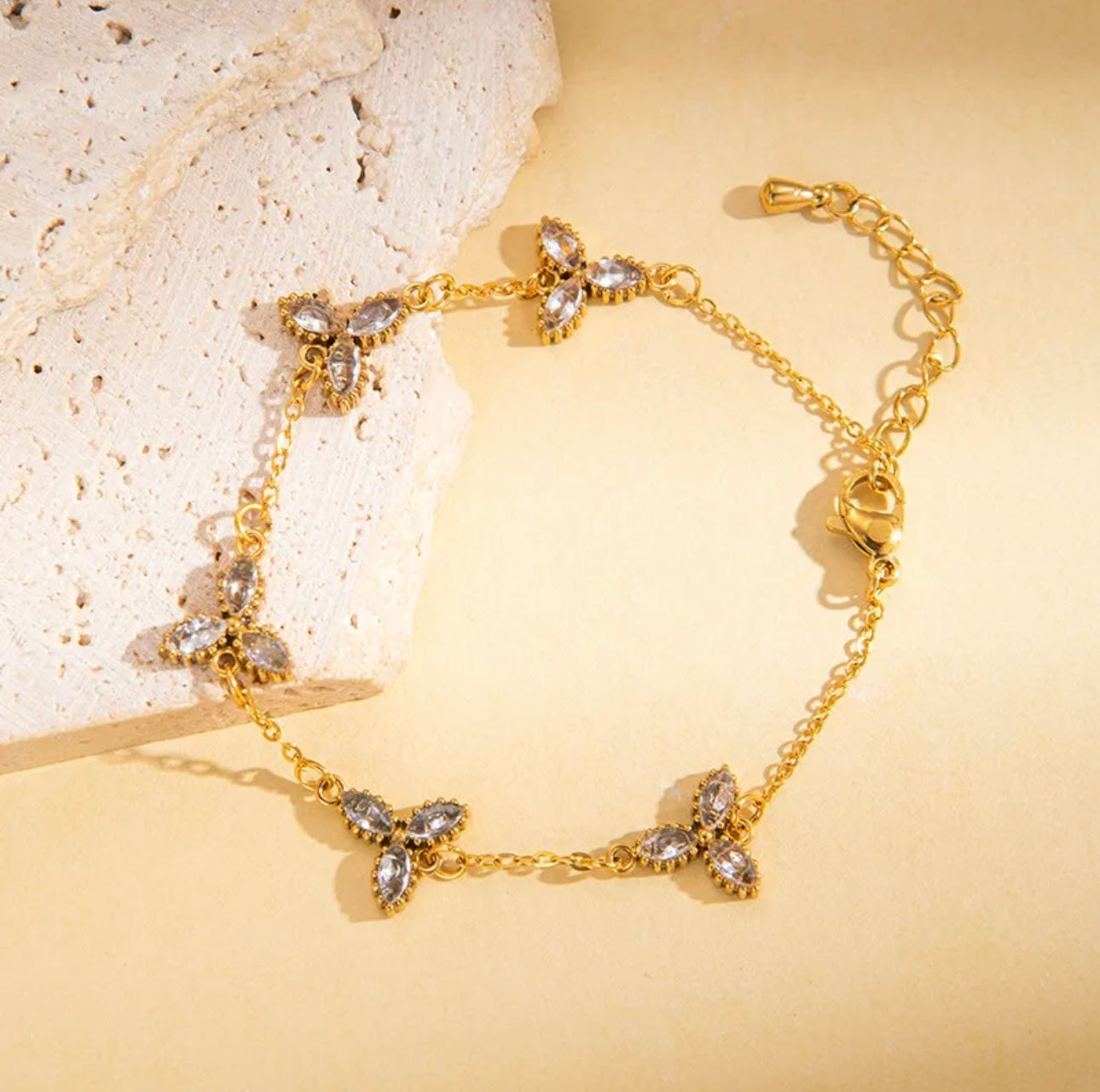 Simple flowers chains bracelet 18k gold plated