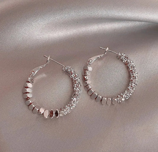 Silver pretty looking earrings