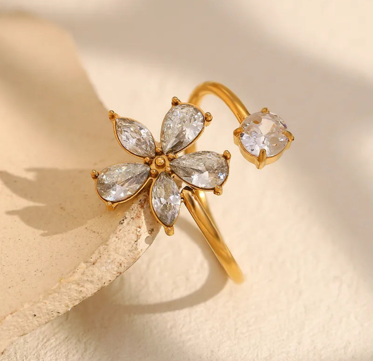 Causal style flower ring 18k gold plated