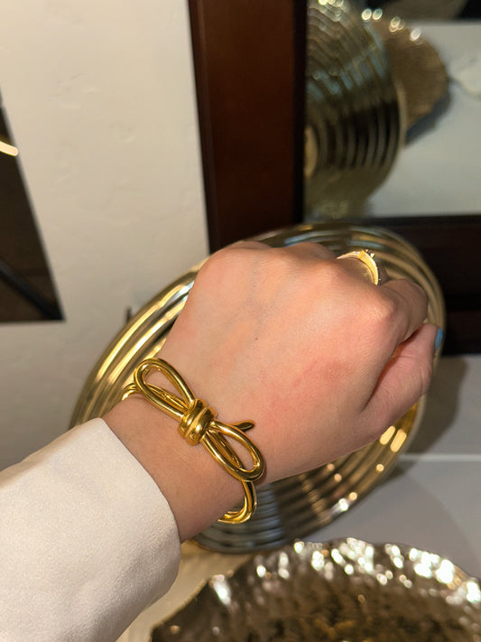 Twist of Elegance