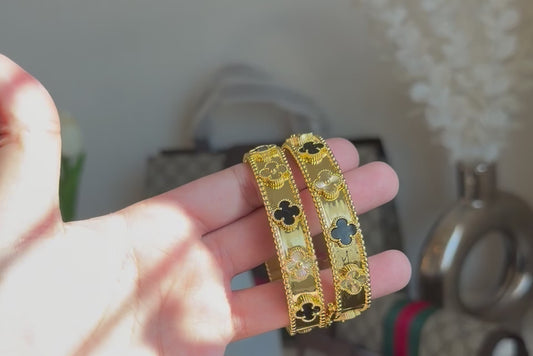Luxurious black and golden clover bracelet 32k gold plated